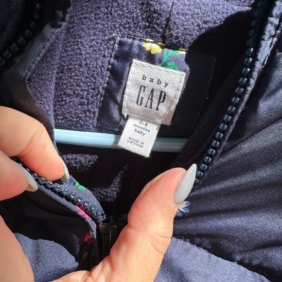 Infant Gap Snowsuit NWOT - Picture 2 of 3